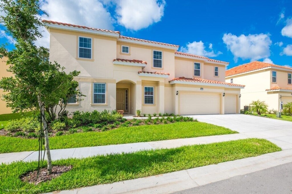 H6112 Beautiful 14 Bedroom 11 Bathroom Resoret — 4-Star Luxury Hotel in Davenport, United States