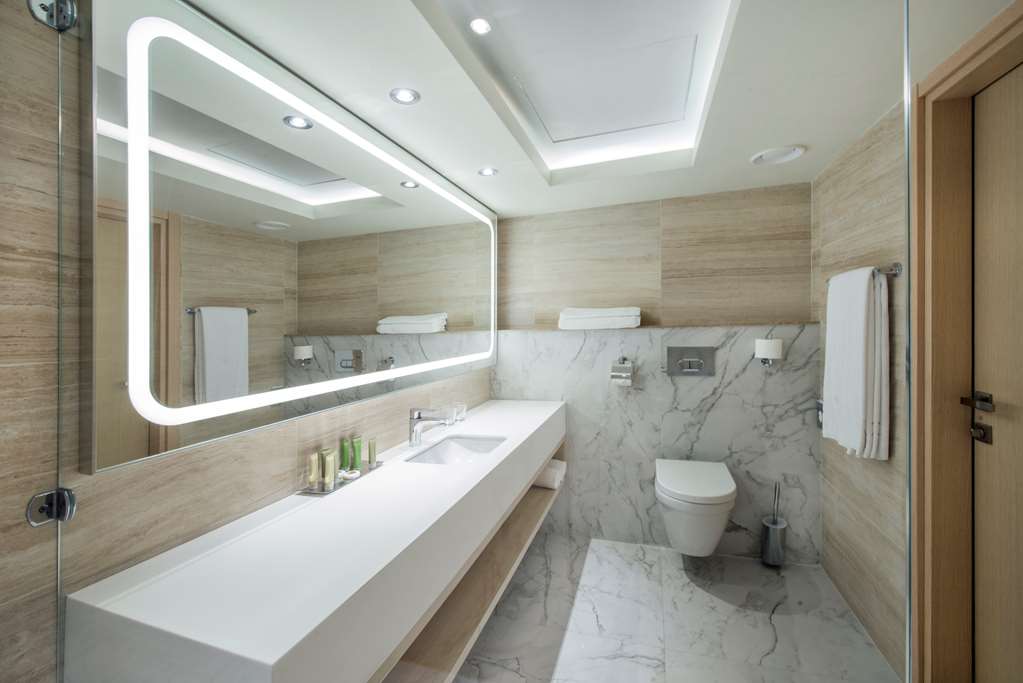 Guest Room Bathroom
