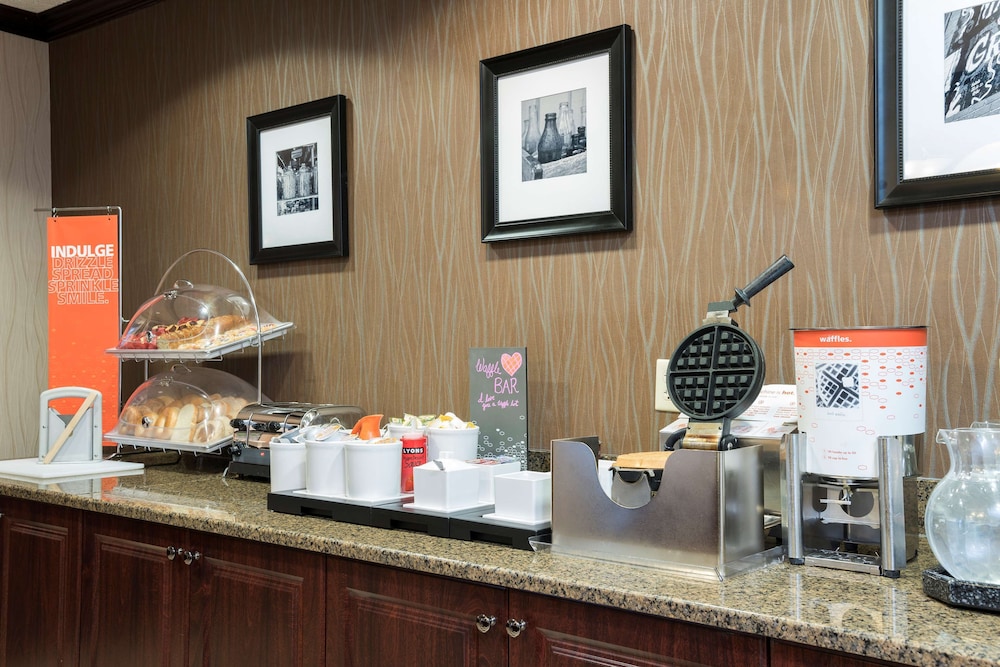 Hampton Inn Detroit Roseville - photo 30