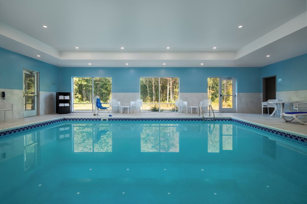 Holiday Inn Express & Suites Muskegon Grand Haven an IHG Hotel - photo 26