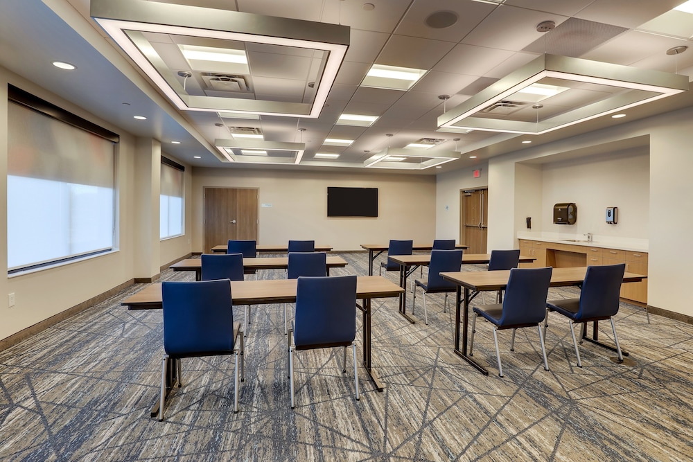 Holiday Inn Express Holly Springs Raleigh Area by IHG - photo 46