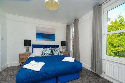 Spacious 3 Bedroom Durham Retreat Feel at Home Sleeps 5 Free Parking WiFi — 4-Star Luxury Hotel in Swindon, United Kingdom