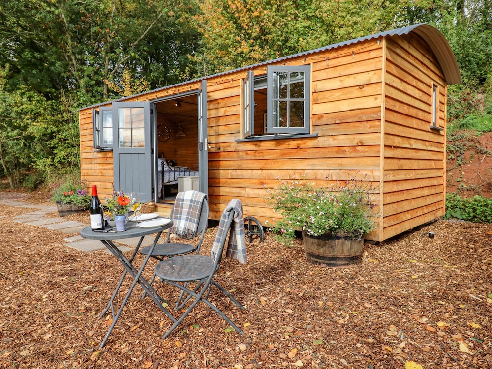 Hideaway Cabin — 4-Star Luxury Hotel in Exeter, United Kingdom