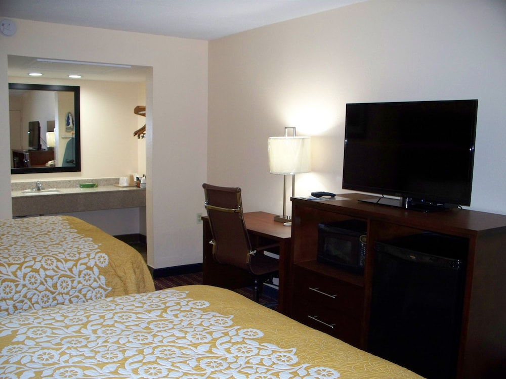 Bluegrass Inn - photo 4