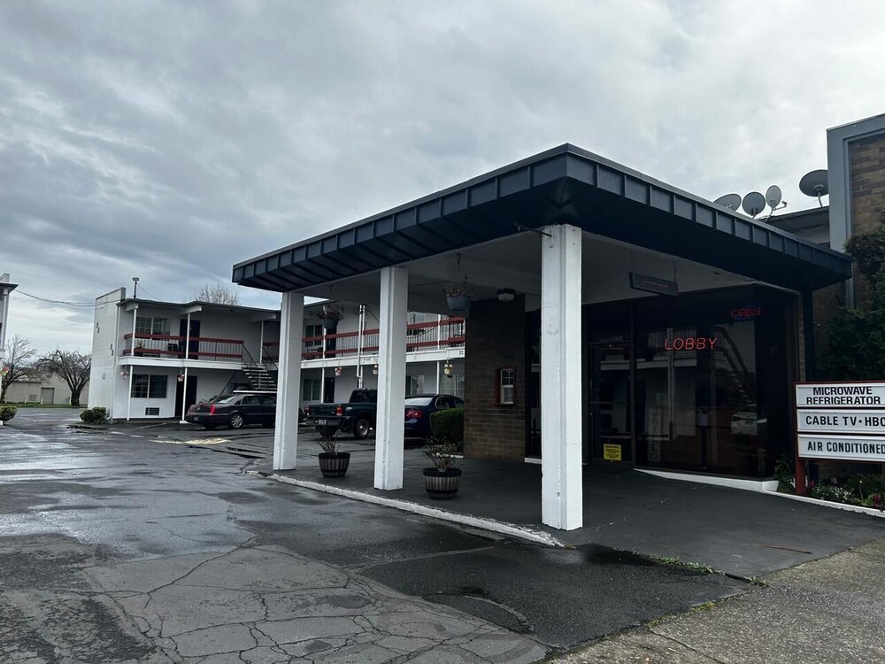 Travelers Inn by OYO Longview Kelso - photo 36