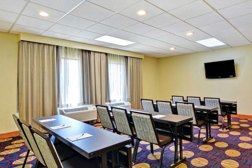 Hampton Inn Cincinnati Airport South - photo 39