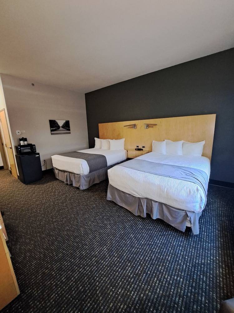 Spark by Hilton Artesia - photo 4