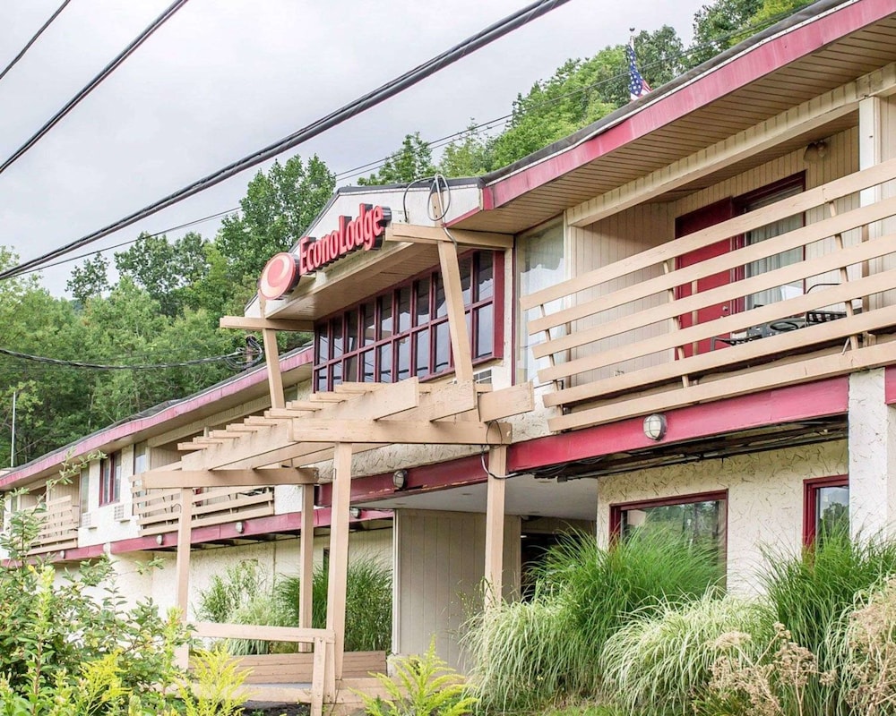 Econo Lodge Clarks Summit Scranton - photo 29