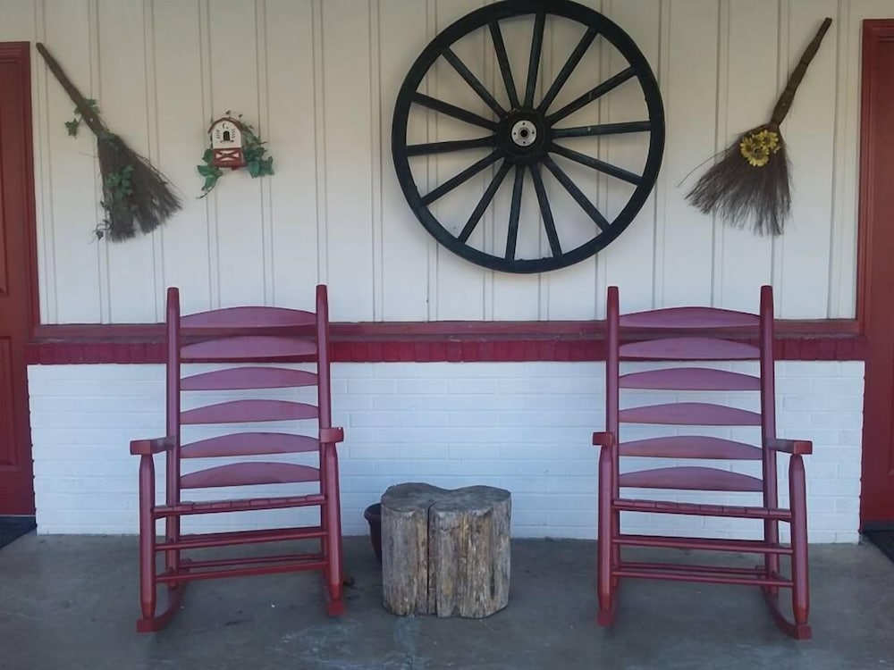 A Holiday Motel - photo 37