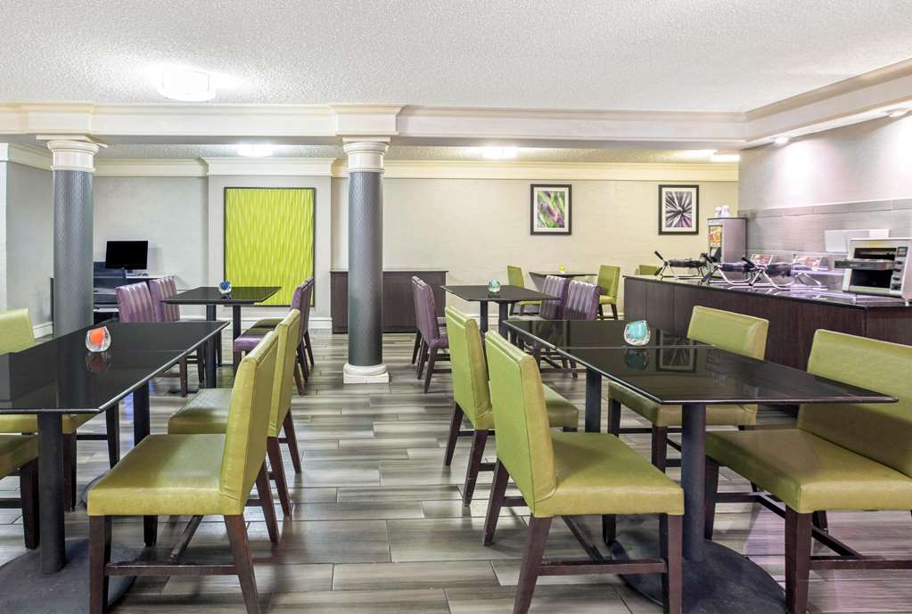La Quinta Inn by Wyndham Fresno Yosemite - photo 59