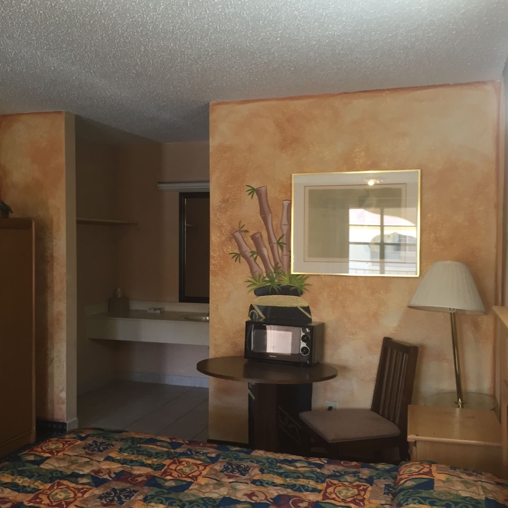 Guest Inn & Suites - photo 19