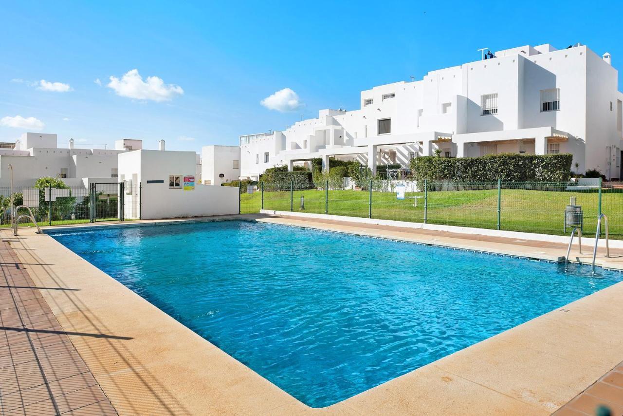 Duplex Tejar C Con Piscina Familias — 4-Star Luxury Hotel in Conil De La Frontera, Spain