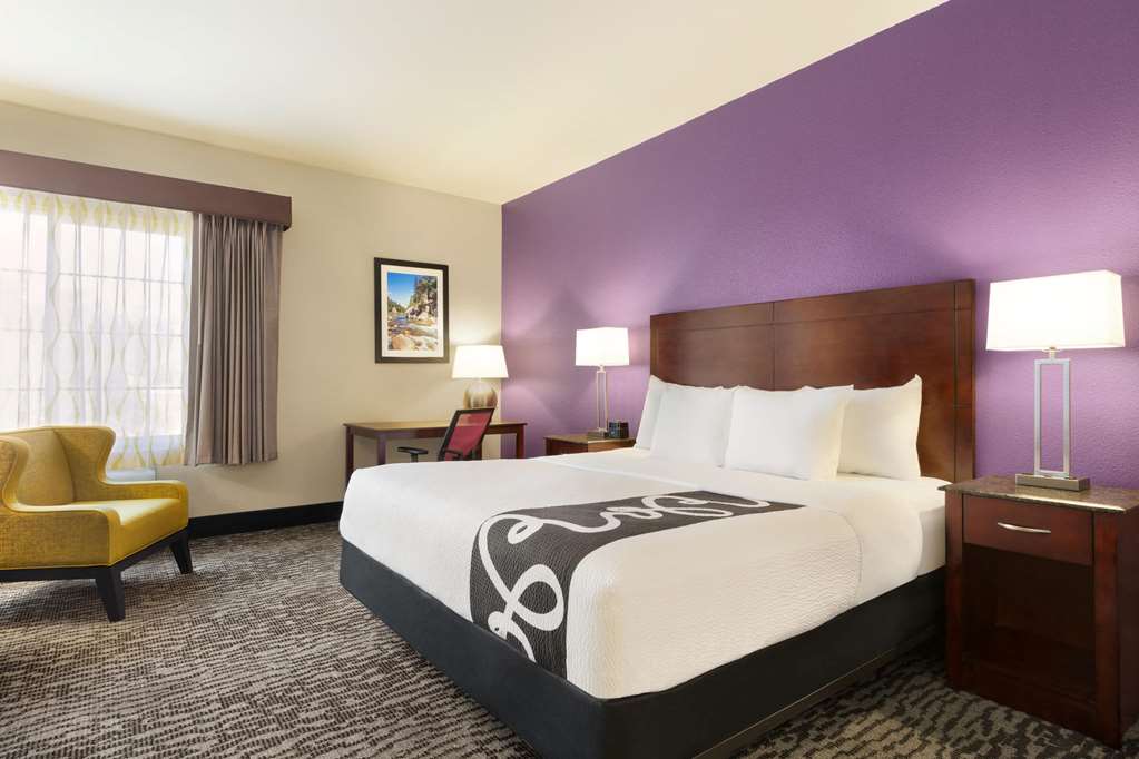 La Quinta Inn & Suites by Wyndham Fresno Northwest - photo 31