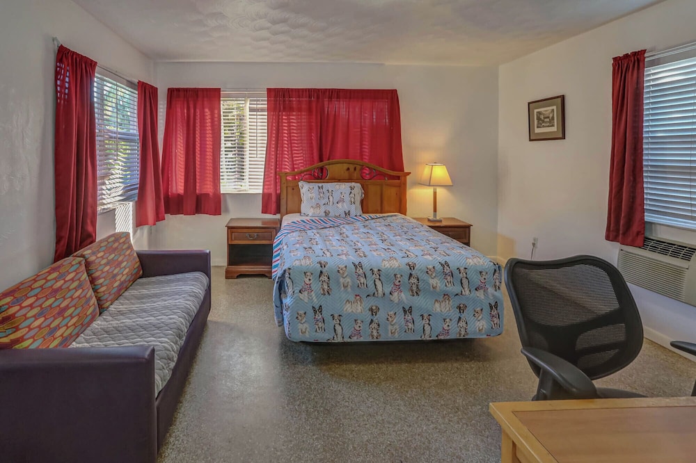 Richard's Pet Friendly Motel - photo 19