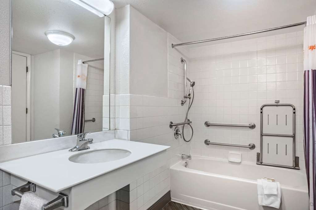La Quinta Inn by Wyndham Fresno Yosemite - photo 39