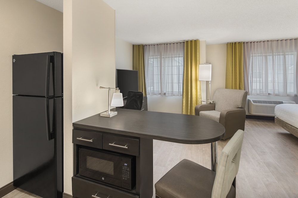 Candlewood Suites Charlotte Arrowood by IHG - photo 8