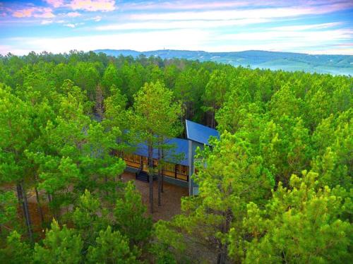 Sleeps 22 9 Hole Mini Golf Amenities Lake — Broken Bow — photo 4