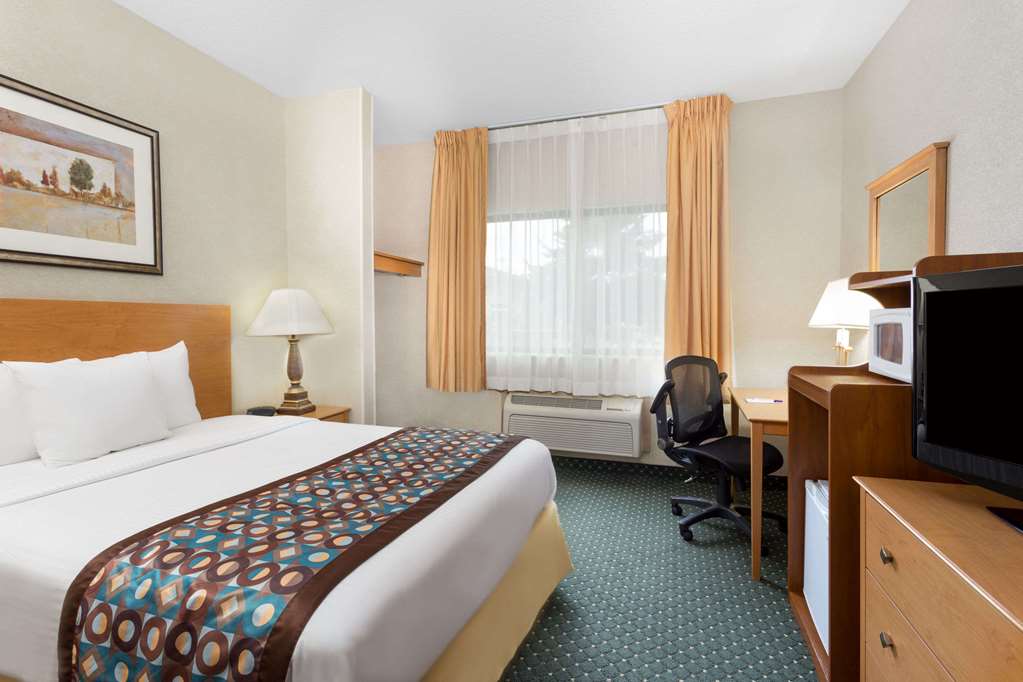 Baymont by Wyndham Waterloo - photo 20