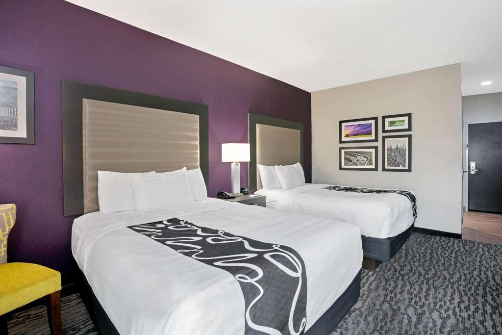 La Quinta Inn & Suites by Wyndham College Station South - photo 28