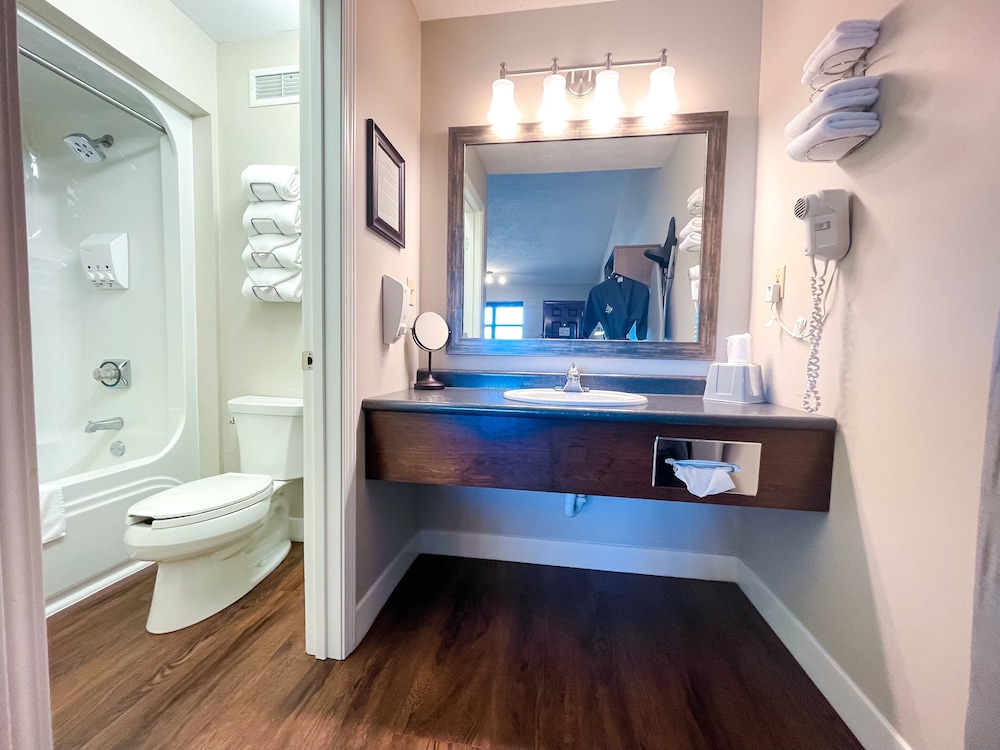 Pinemark Inn & Suites - photo 24