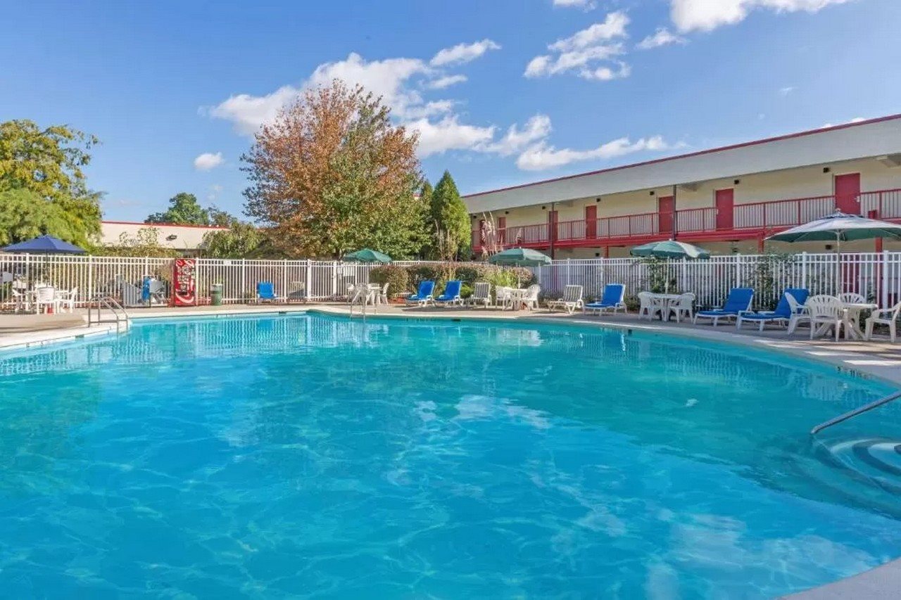 Hilltop Inn & Suites - photo 5