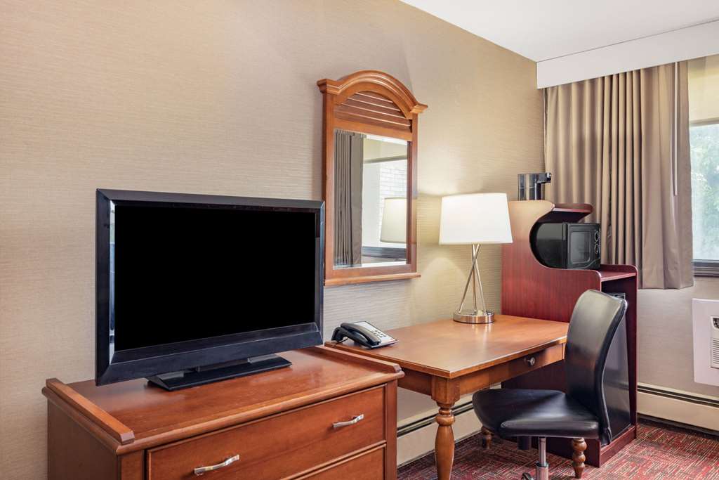 Ramada by Wyndham Grand Forks - photo 37