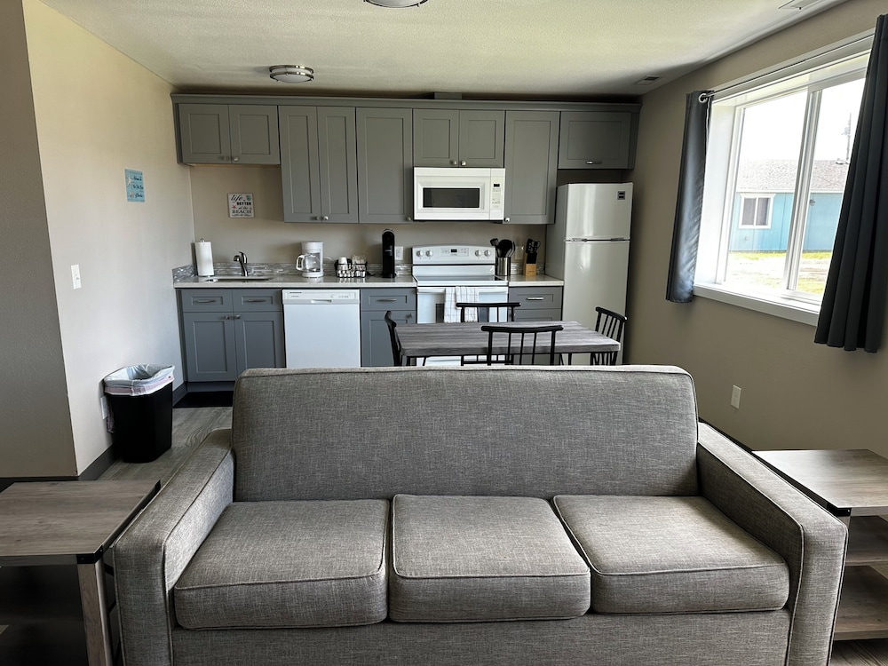 The Coastal Inn and Suites - photo 89