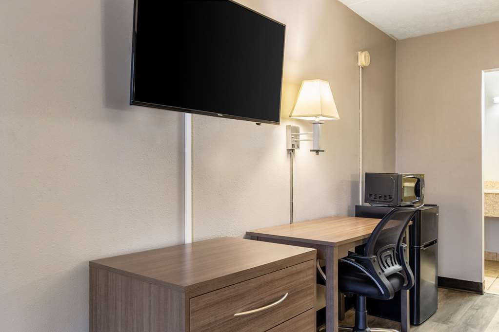 Econo Lodge Seymour - photo 14