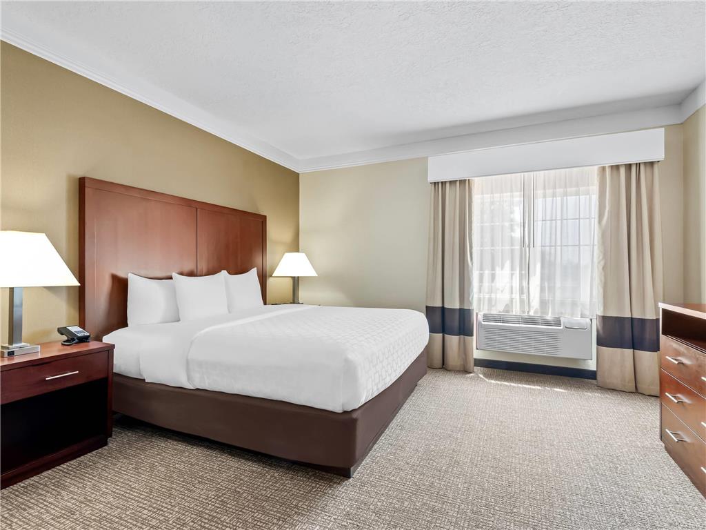 Comfort Suites Linn County - photo 39