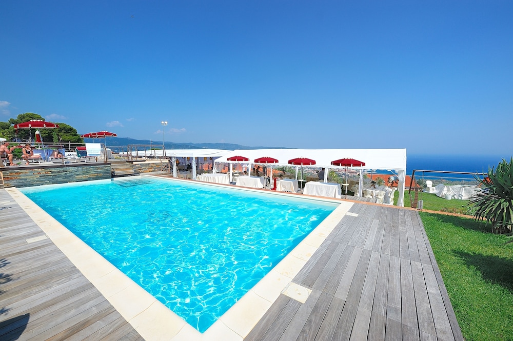 Poggio Dei Gorleri Wine Resort — Diano Marina