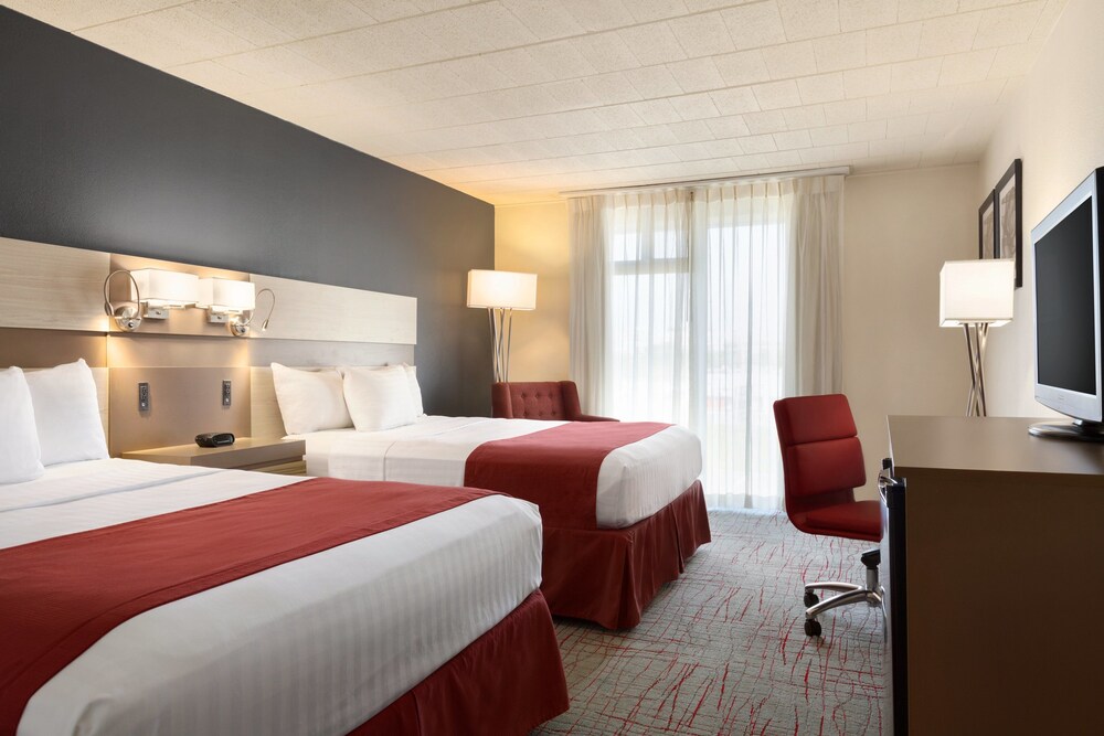 Ramada by Wyndham Clarion - photo 8