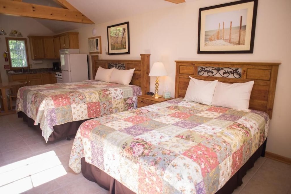 M 22 Inn Suttons Bay - photo 25