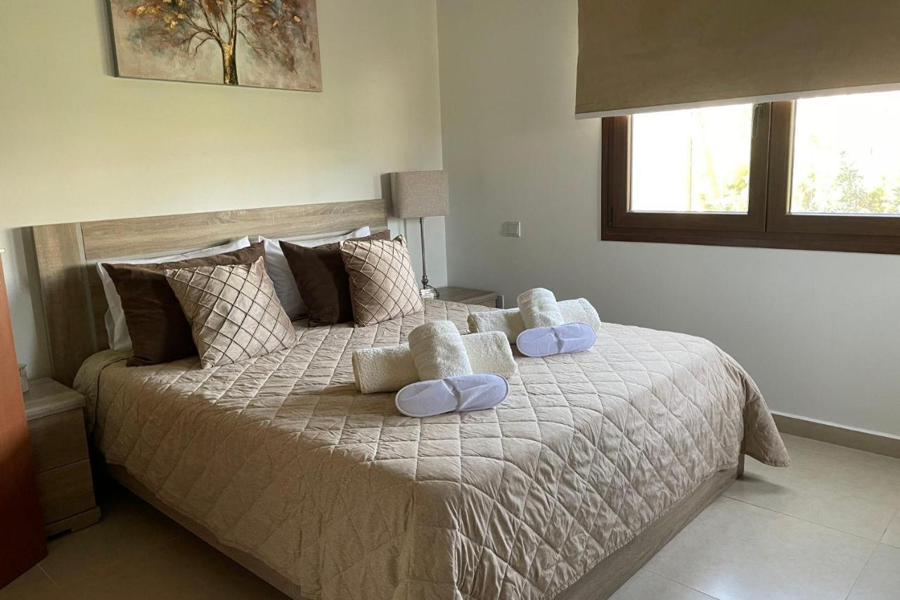 Eleona’s Royal Gardens By Yiota Luxury 2 Bed Apartment in Exclusive Complex
