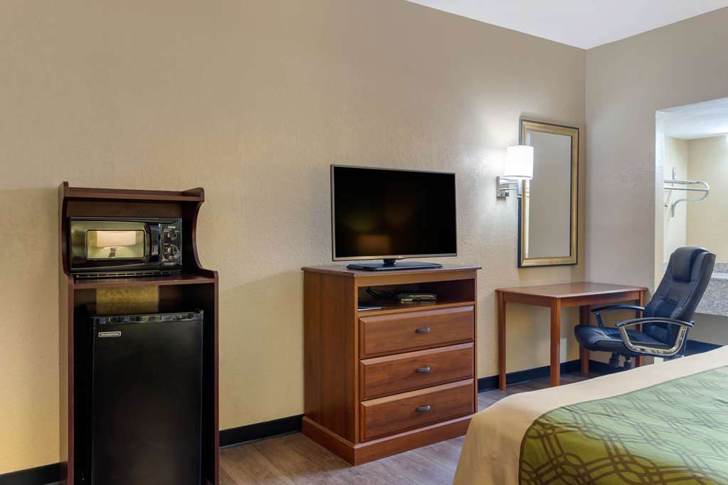 Econo Lodge Belton Kansas City South - photo 6