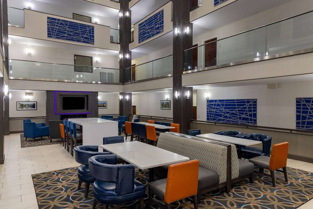 La Quinta Inn & Suites by Wyndham Covington - photo 37
