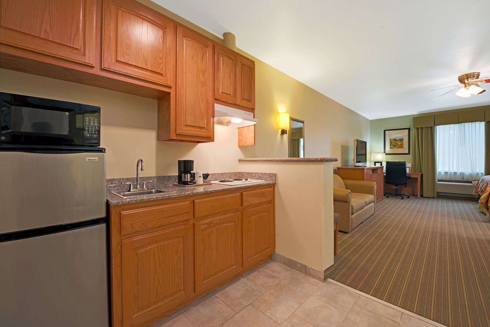 Super 8 By Wyndham Austin Airport North - photo 5