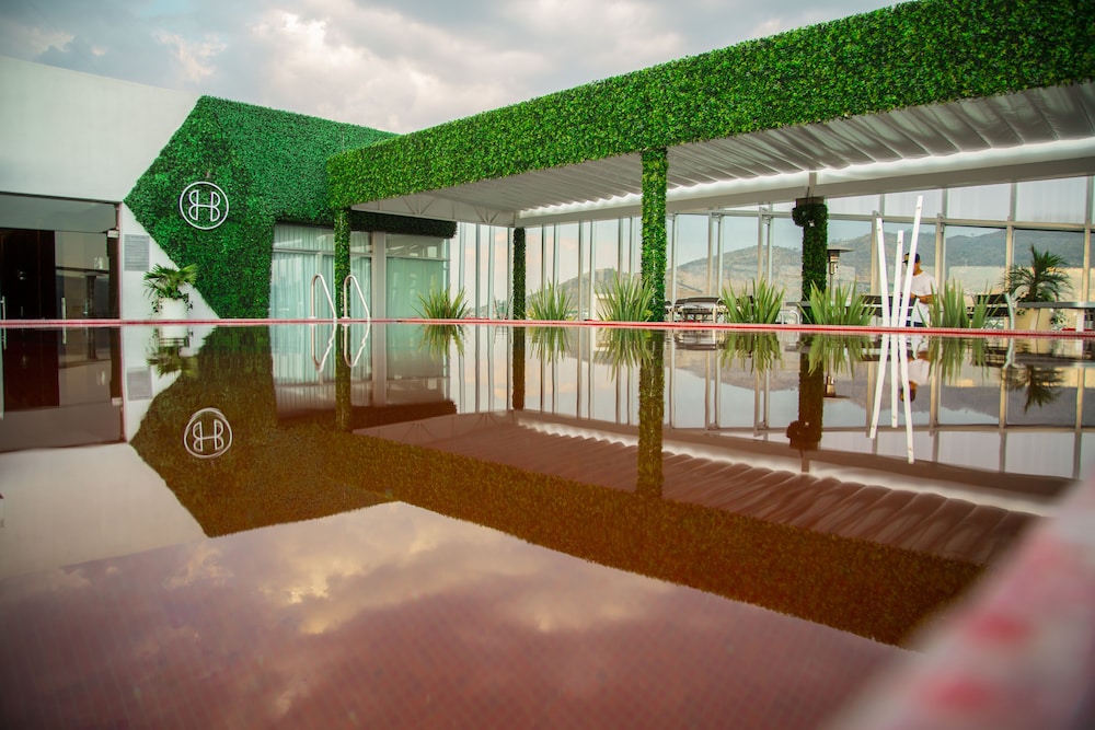 Rooftop pool