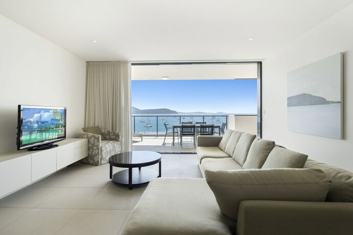 Mirage Ultimate Waterfront Luxury in Cannonvale, Australia