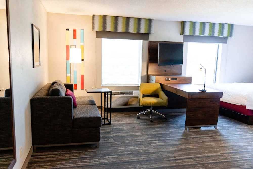 Hampton Inn & Suites Scottsbluff Conference Center - photo 19