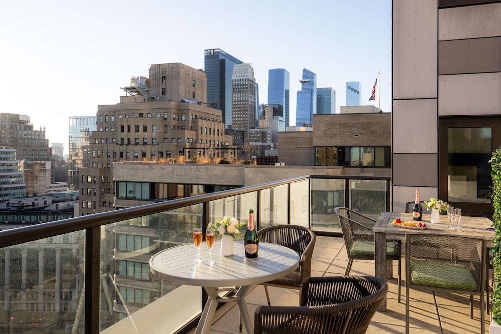 Embassy Suites by Hilton New York Manhattan Times Square - photo 56