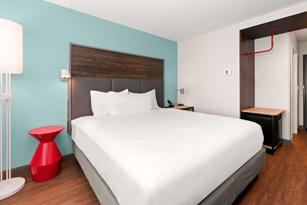 Tru by Hilton Portland Airport - photo 8