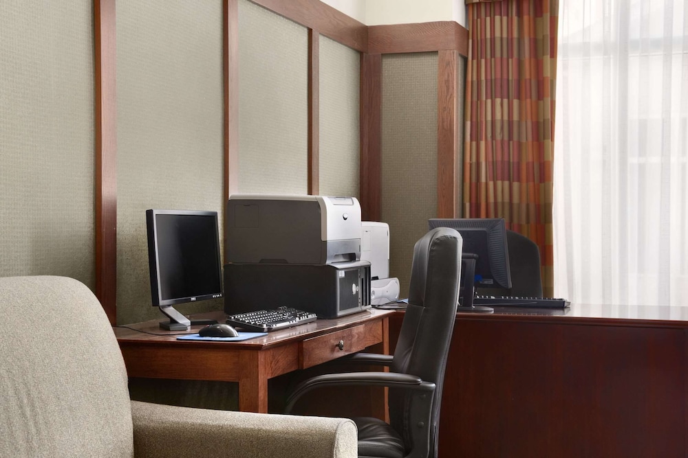 Hampton Inn & Suites Providence Warwick Airport - photo 52