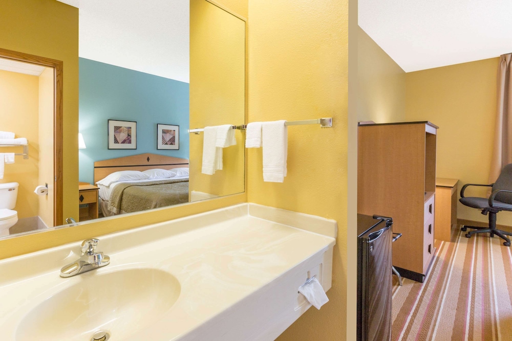 Super 8 by Wyndham Clarinda - photo 13