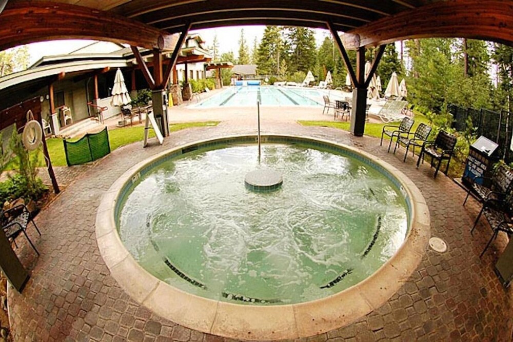 Sockeye by Avantstay Modern 2 BR Condo w Access to Northstar Resort Community - photo 23