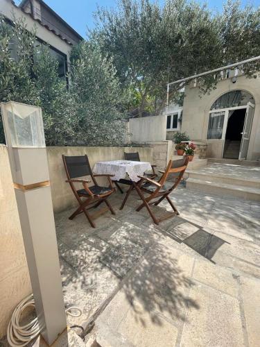 Apartmani Brač — 4-Star Luxury Hotel in Pucisca, Croatia