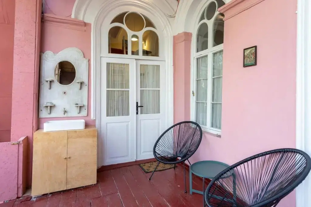 Charming 2BR Apt in Old Tbilisi