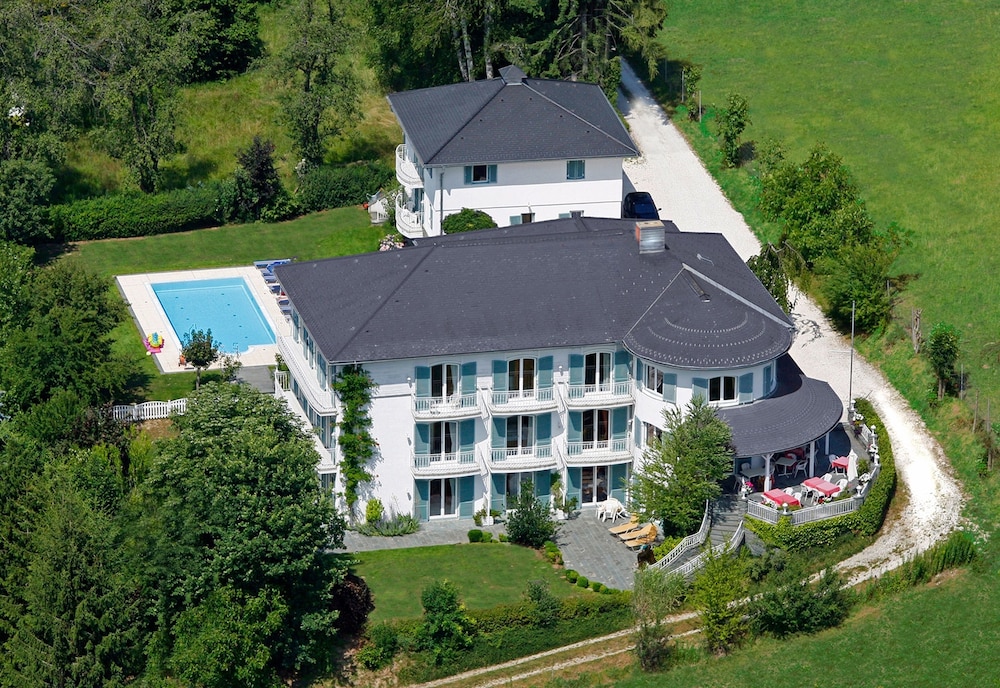 Das Landhaus — 4-Star Luxury Hotel in Poertschach Am Woerthersee, Austria