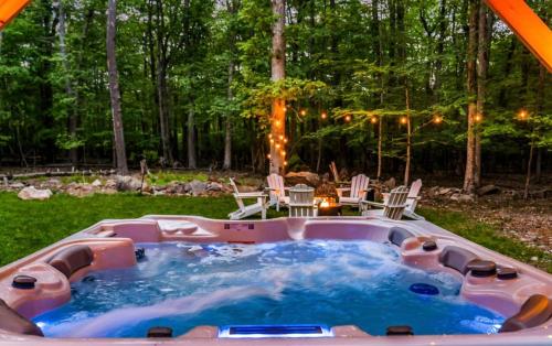 Dine Outdoors Dream Indoors 5BR — 4-Star Luxury Hotel in East Stroudsburg, United States