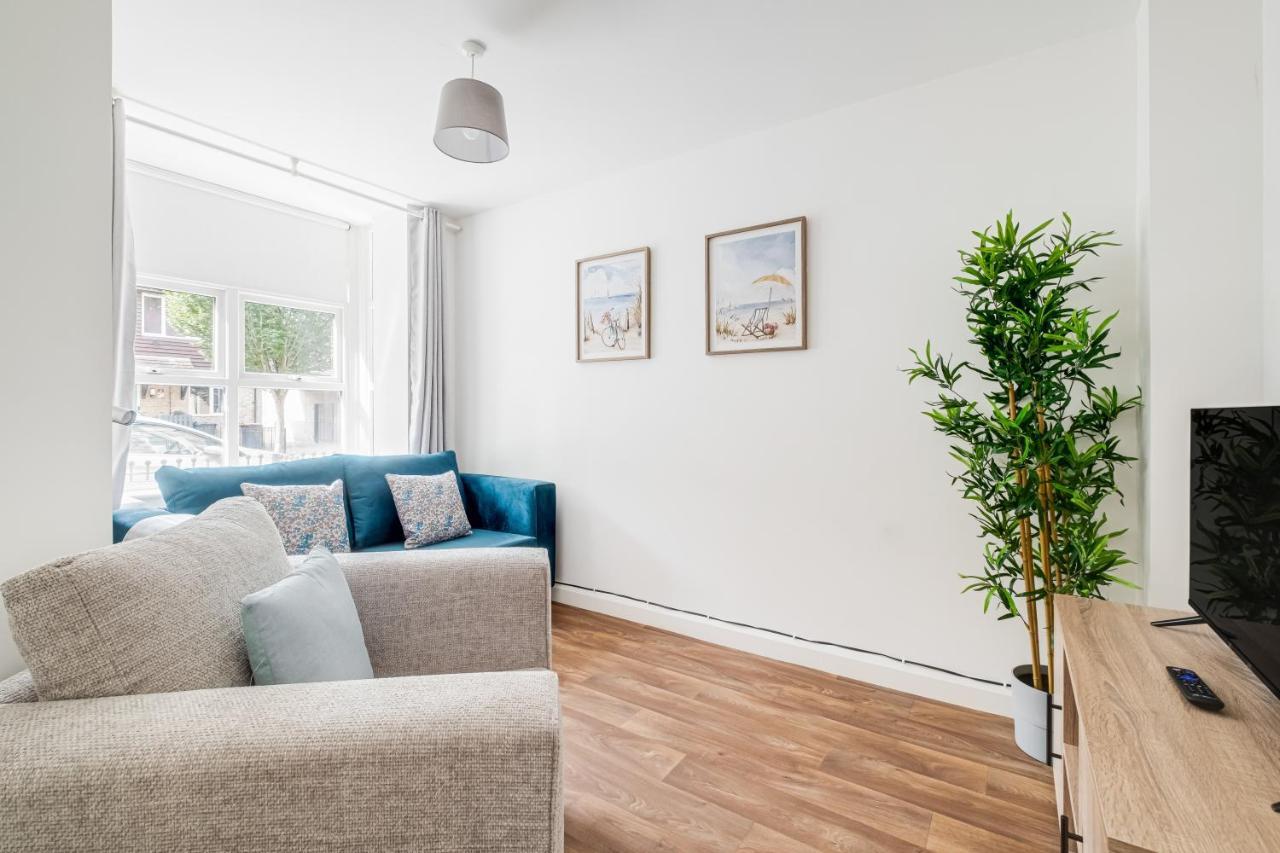 Modern & comfortable 4 bed house — 4-Star Luxury Hotel in Milton Keynes, United Kingdom