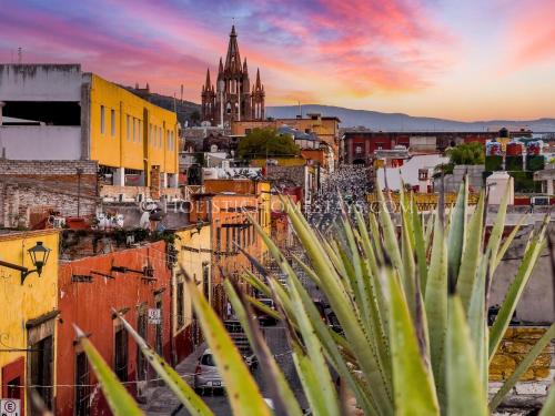 Casa Rubeo San Miguel Rooftop Casa Free Parking Ac Centro — 4-Star Luxury Hotel in San Miguel De Allende, Mexico